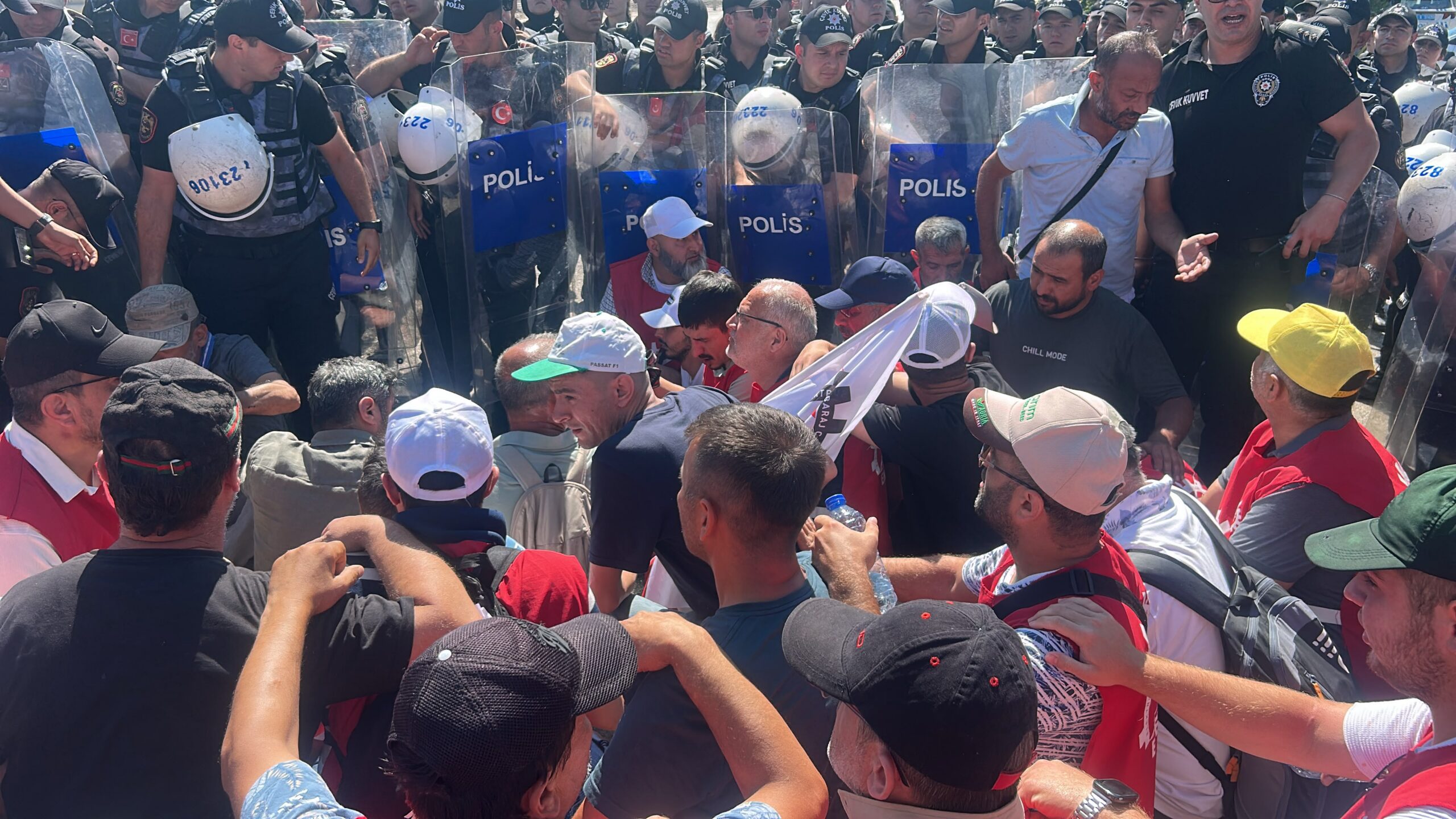 Ödenmeyen Ücretleri İstediler Gözaltına Alındılar